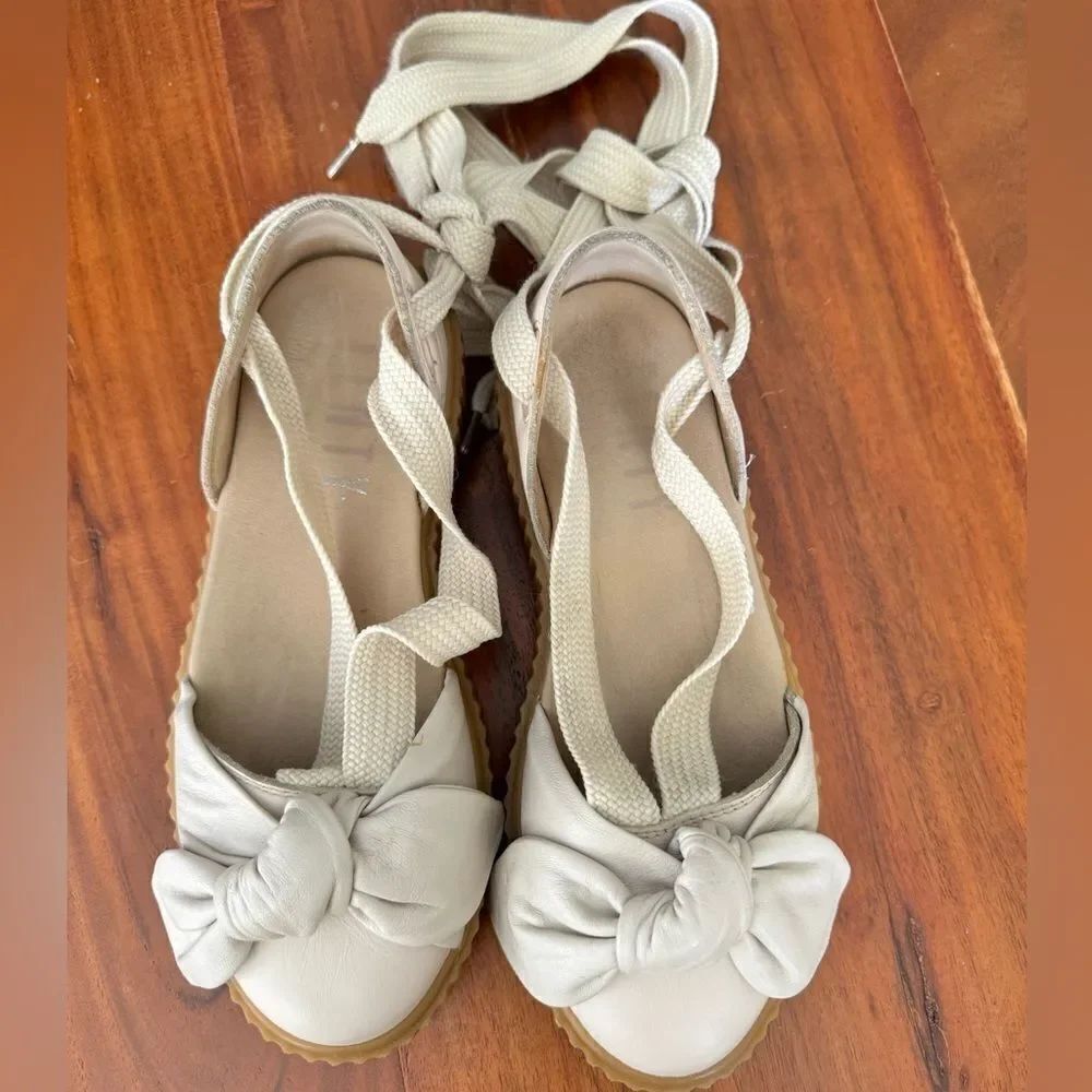 PUMA x FENTY Rhianna Bow Creeper Tie Up Sandals
EUC sz 6.5